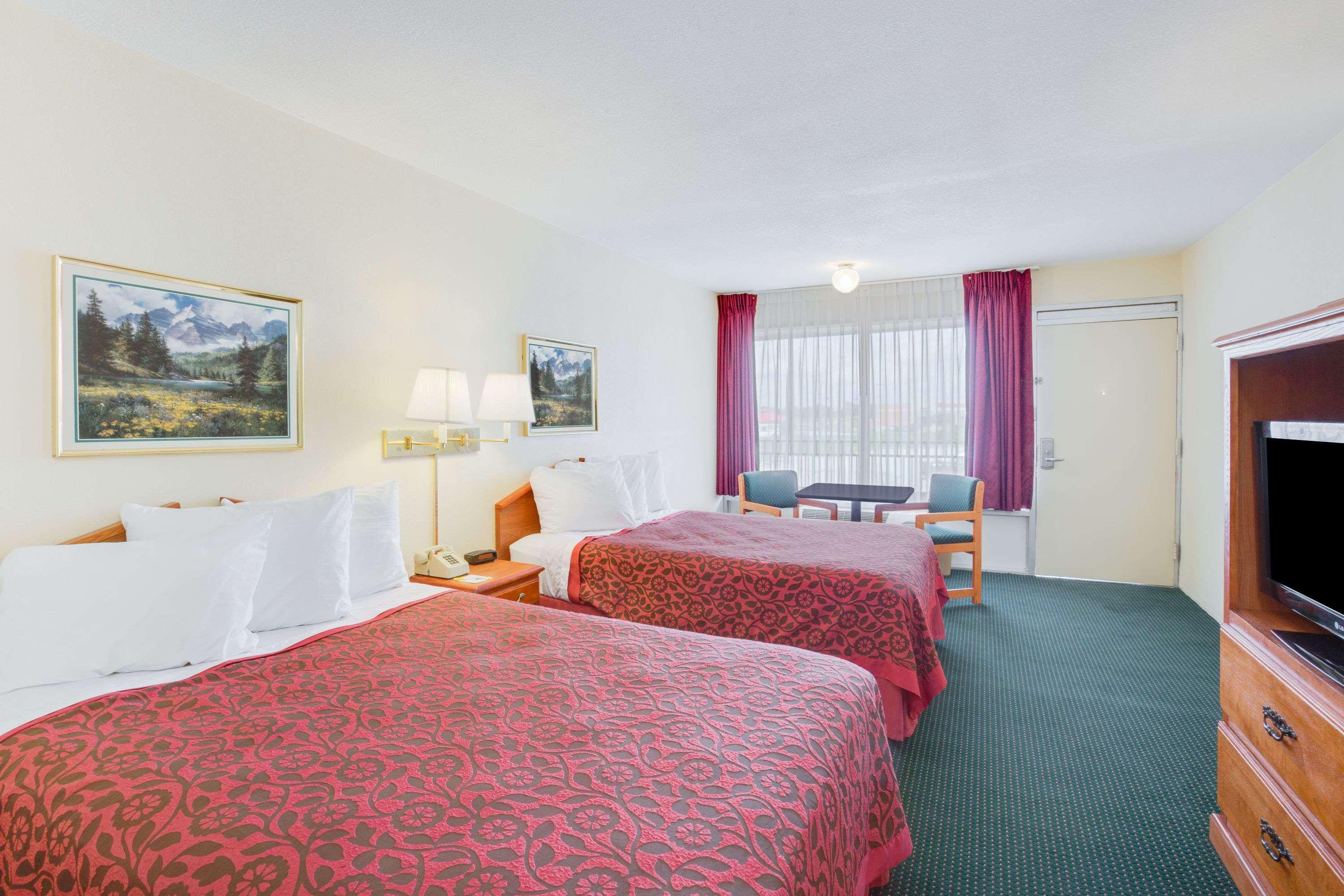 Days Inn By Wyndham Newport Ngoại thất bức ảnh