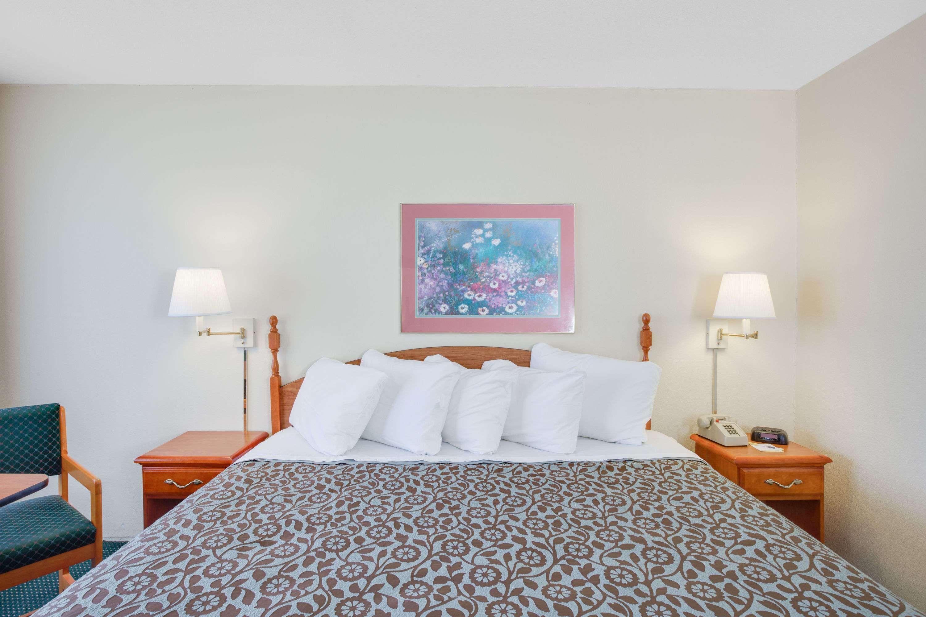 Days Inn By Wyndham Newport Ngoại thất bức ảnh