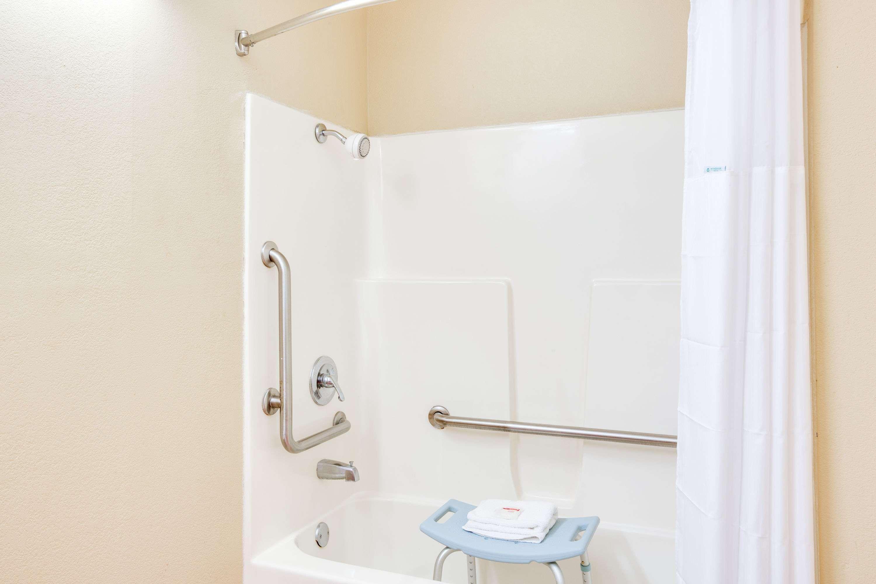 Days Inn By Wyndham Newport Ngoại thất bức ảnh