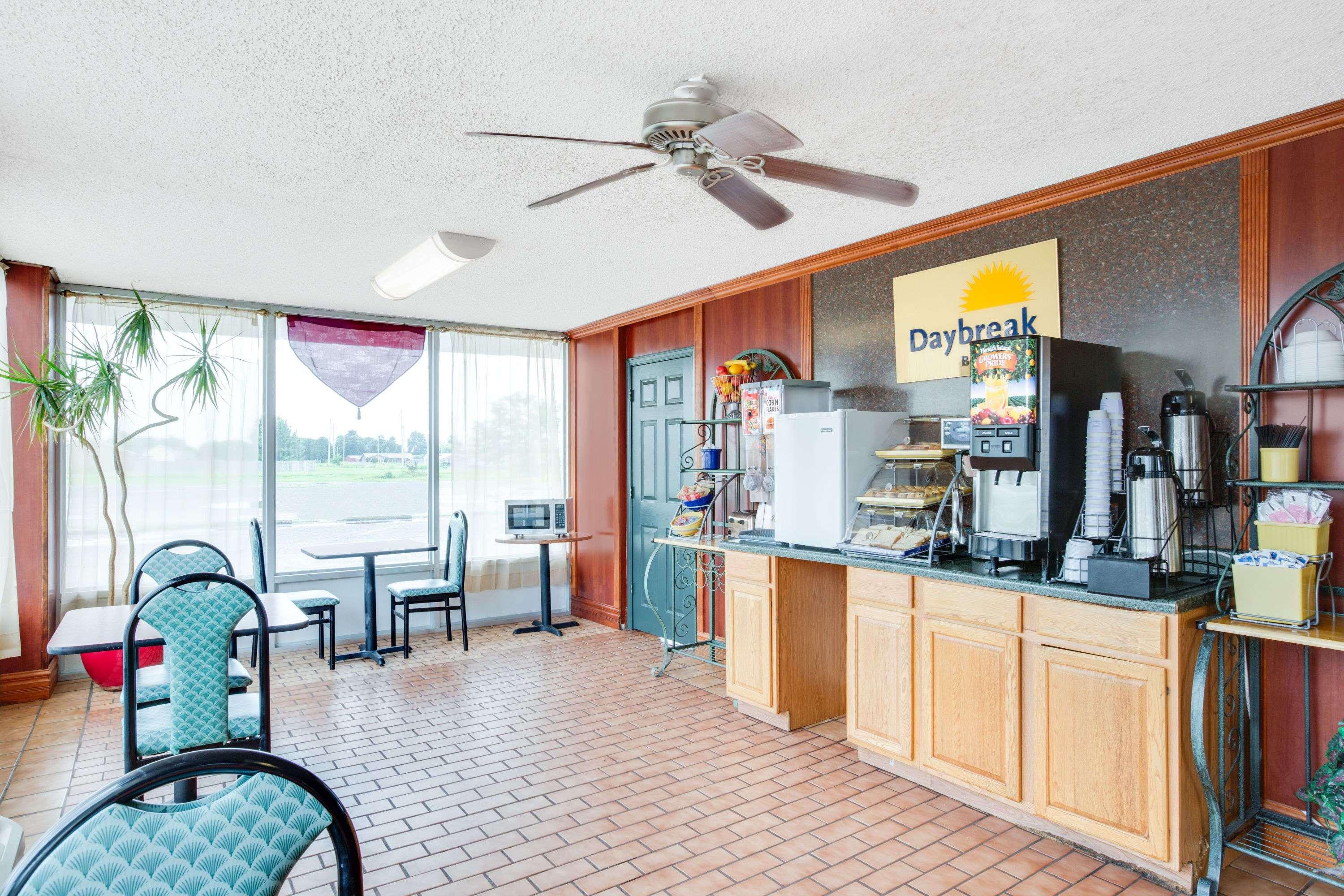 Days Inn By Wyndham Newport Ngoại thất bức ảnh
