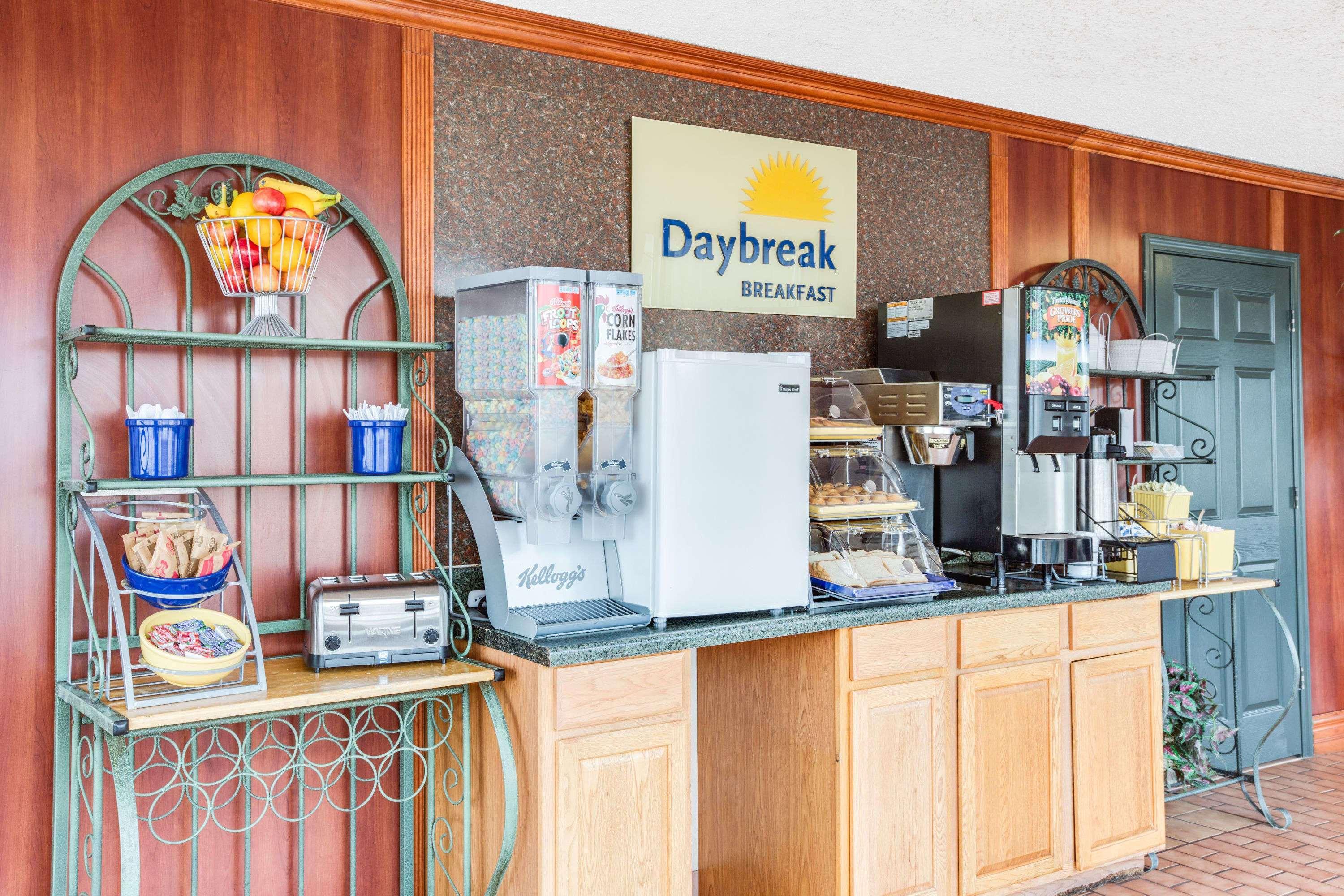 Days Inn By Wyndham Newport Ngoại thất bức ảnh