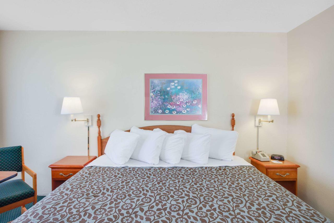 Days Inn By Wyndham Newport Ngoại thất bức ảnh