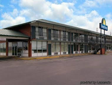 Days Inn By Wyndham Newport Ngoại thất bức ảnh